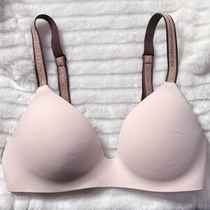 VICTORIA’S SECRET T-Shirt Lightly Lined Wireless Bra
